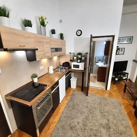 Central Gold Apartment Budapest Exteriör bild
