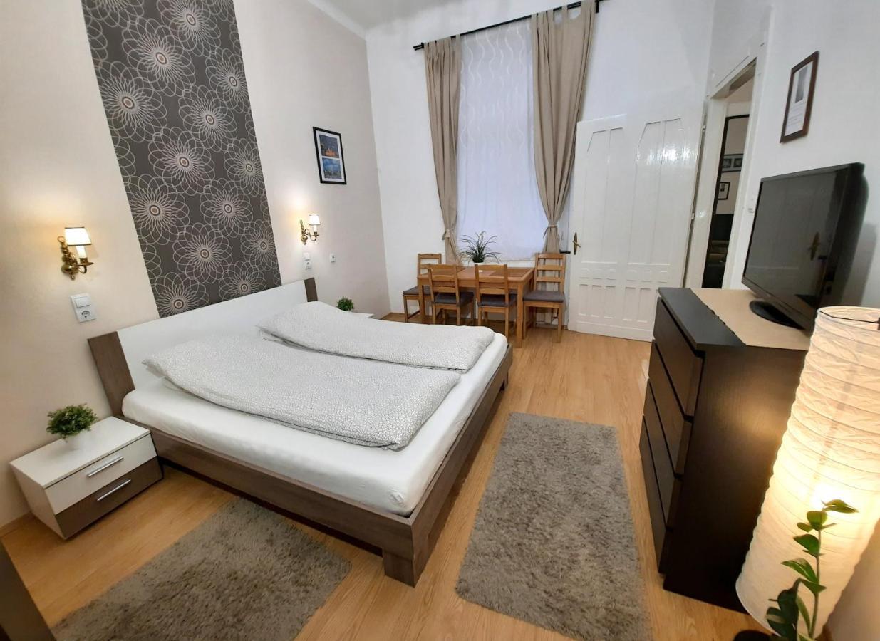 Central Gold Apartment Budapest Exteriör bild